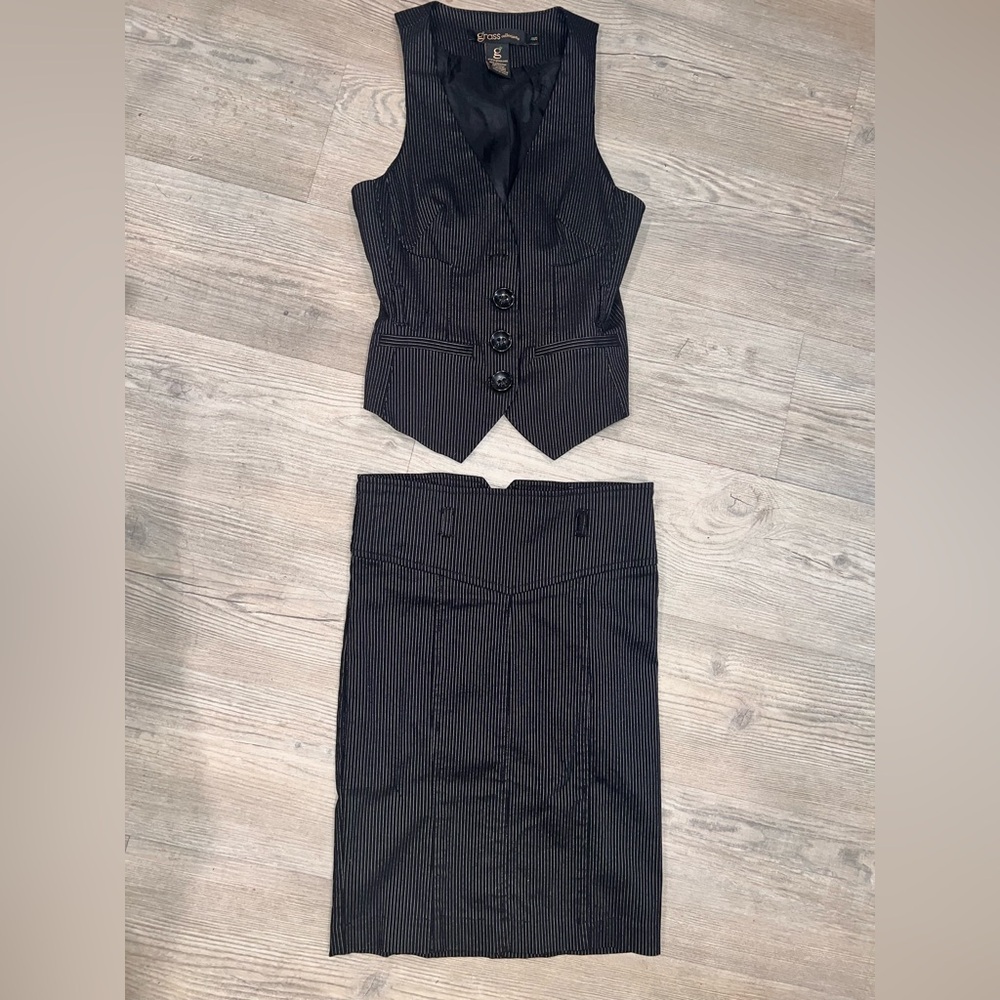 Vintage Grass Collection Blk Pinstripe Vest & Pencil Skirt gently used size S